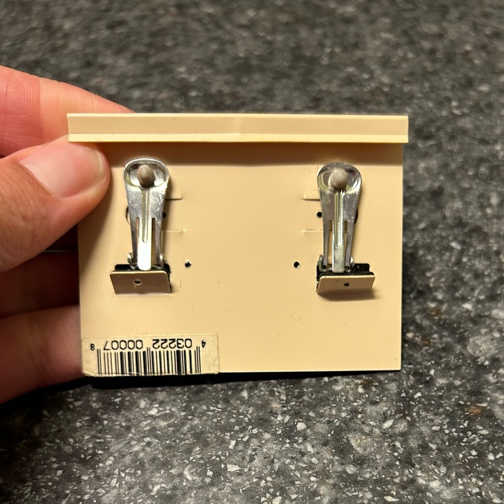 Women’s clip on earrings - Picture 3 of 4